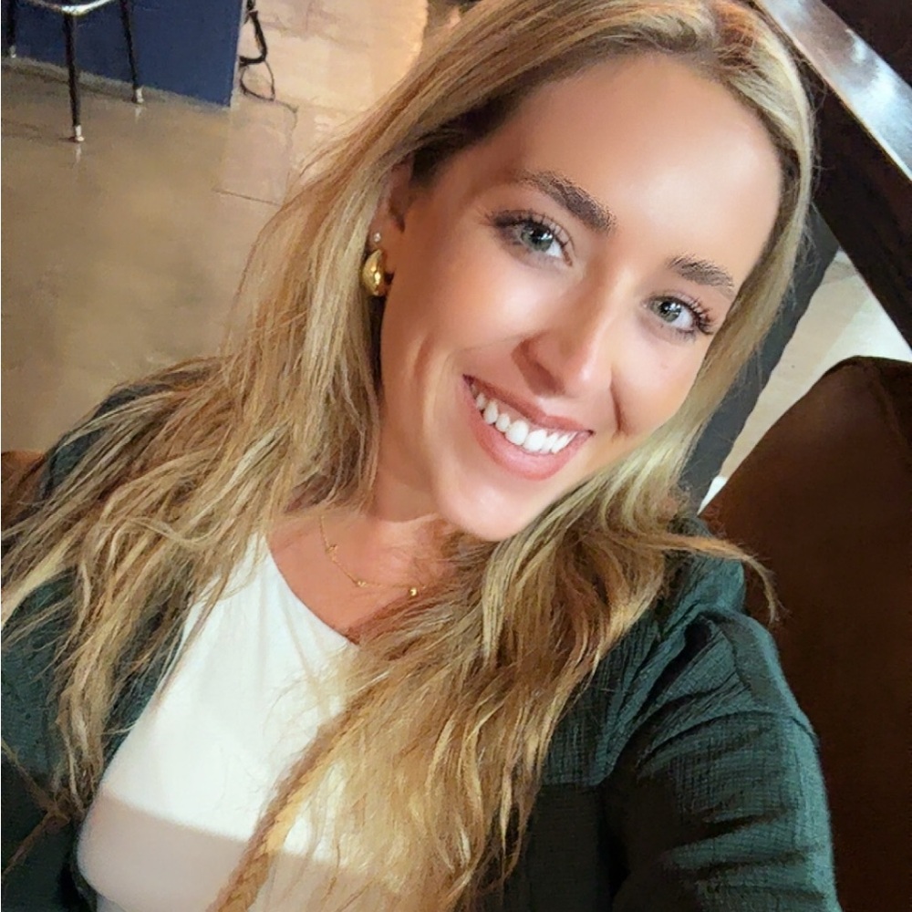 Meet your Posher, Lauren!